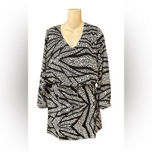 NWT Three Eighty Two Women’s Elizabeth V Neck Black White Dress - Size Medium